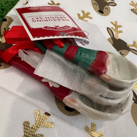 NWT 🎅🏽Elf Ceramic Nesting Measuring Spoon Set Holiday Christmas 🎄 - Picture 2 of 4
